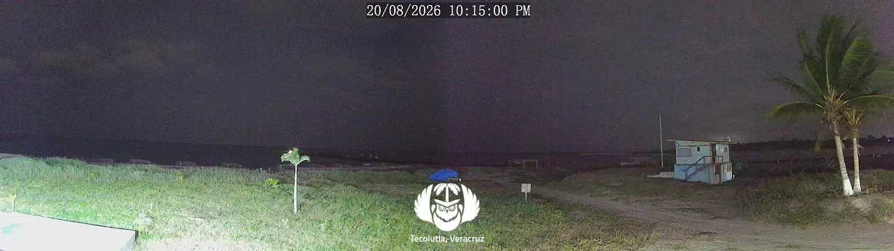 Vista panorámica de la playa y las escolleras desde Casa Arena, en Tecolutla, Veracruz.