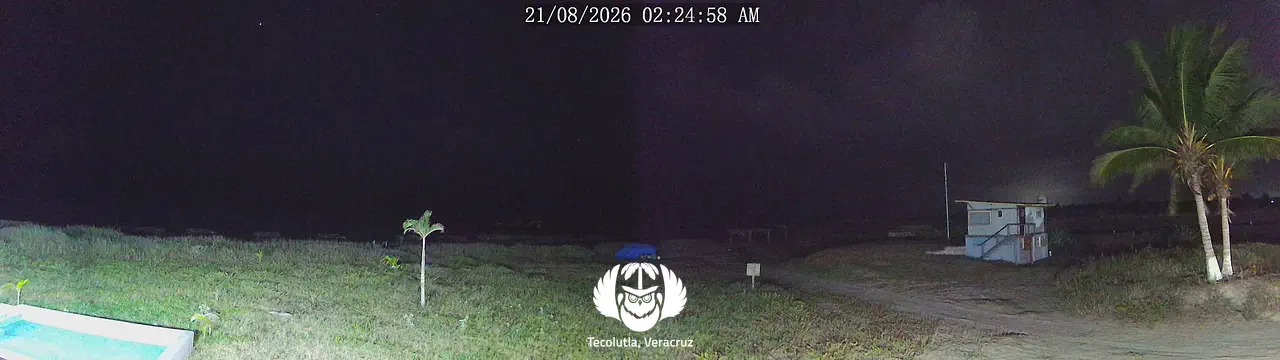 Vista panorámica de la playa y las escolleras desde Casa Arena, en Tecolutla, Veracruz.