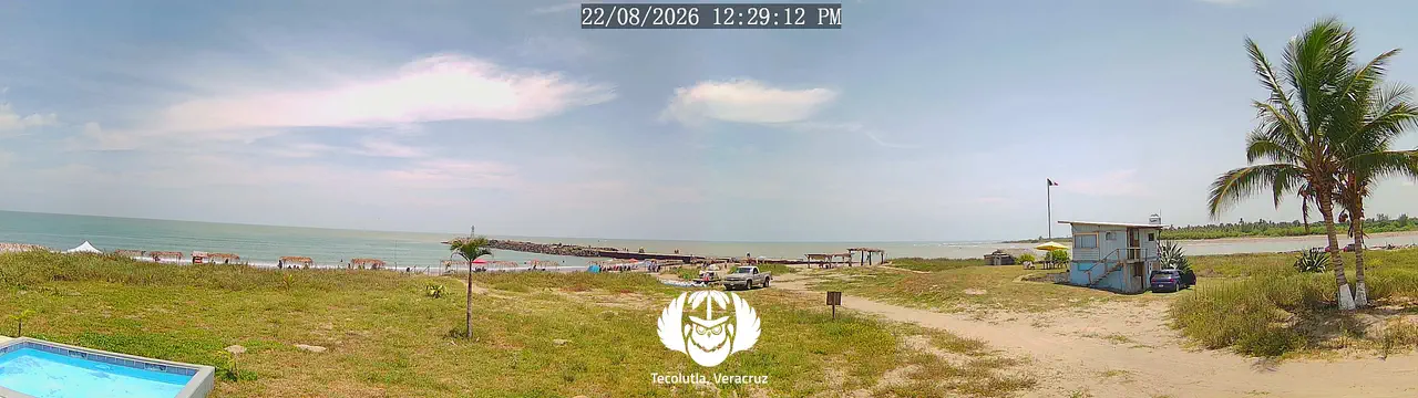Vista panorámica de la playa y las escolleras desde Casa Arena, en Tecolutla, Veracruz.