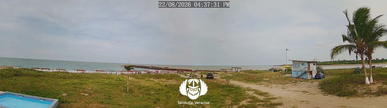 Vista panorámica de la playa y las escolleras desde Casa Arena, en Tecolutla, Veracruz.