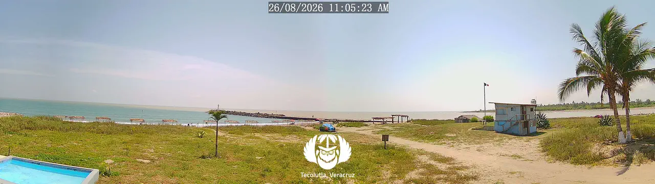 Vista panorámica de la playa y las escolleras desde Casa Arena, en Tecolutla, Veracruz.