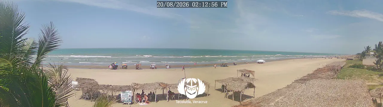 Vista panorámica de la playa desde el Hotel Coco Loco, en Tecolutla, Veracruz.
