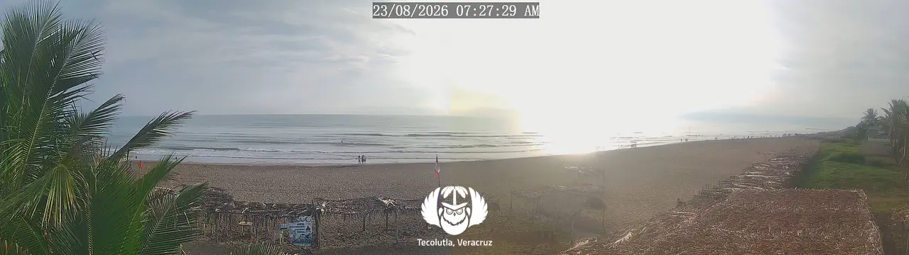 Vista panorámica de la playa desde el Hotel Coco Loco, en Tecolutla, Veracruz.