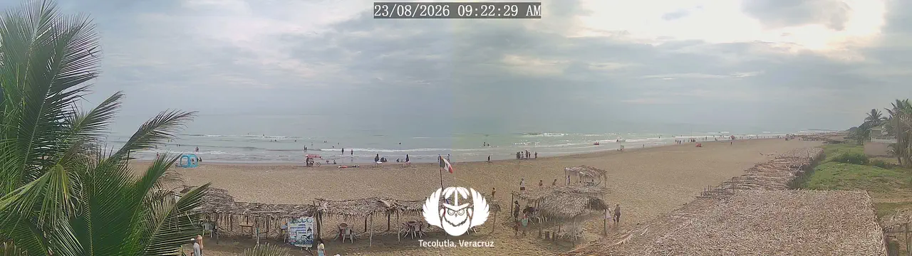Vista panorámica de la playa desde el Hotel Coco Loco, en Tecolutla, Veracruz.