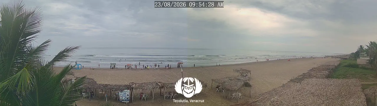 Vista panorámica de la playa desde el Hotel Coco Loco, en Tecolutla, Veracruz.