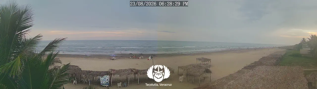 Vista panorámica de la playa desde el Hotel Coco Loco, en Tecolutla, Veracruz.