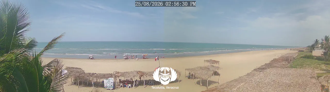 Vista panorámica de la playa desde el Hotel Coco Loco, en Tecolutla, Veracruz.