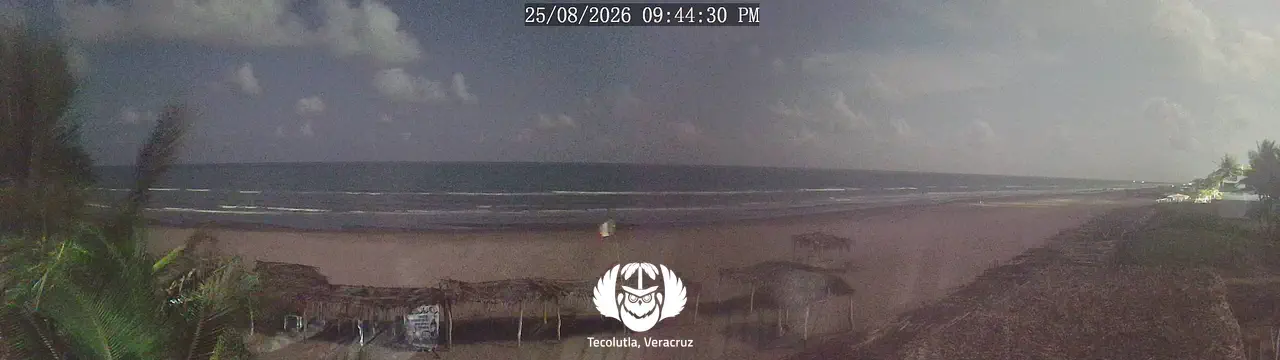 Vista panorámica de la playa desde el Hotel Coco Loco, en Tecolutla, Veracruz.