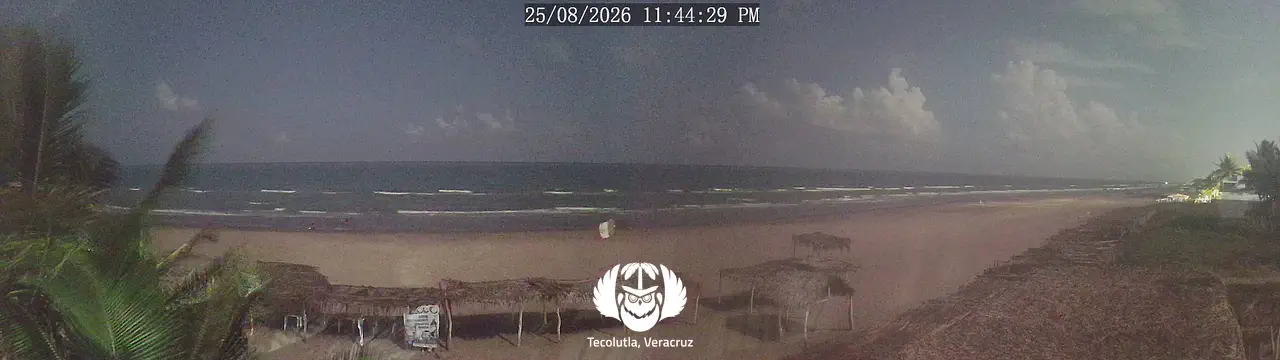 Vista panorámica de la playa desde el Hotel Coco Loco, en Tecolutla, Veracruz.