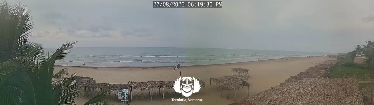 Vista panorámica de la playa desde el Hotel Coco Loco, en Tecolutla, Veracruz.