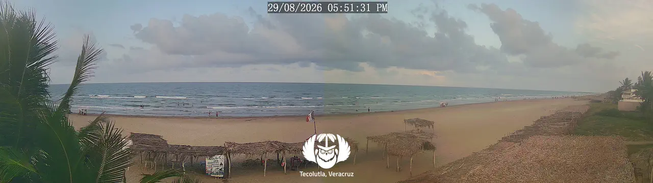 Vista panorámica de la playa desde el Hotel Coco Loco, en Tecolutla, Veracruz.